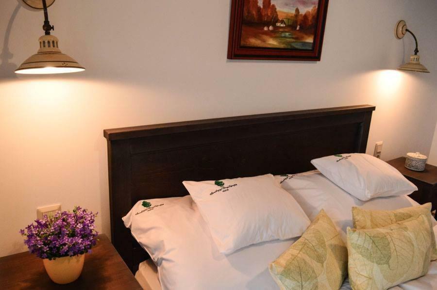 Somhegyi Oereg Harsfak Major Vendeghaz Bed & Breakfast Bakonybel Bagian luar foto